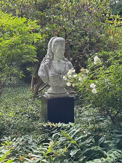 Büstendenkmal Prinzessin Anna Elisabeth Luise von Preußen, Gemahlin Prinz August Ferdinand von Preußens