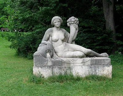 Liegende Quellennymphe