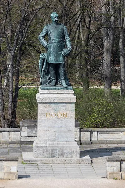 Roon-Denkmal