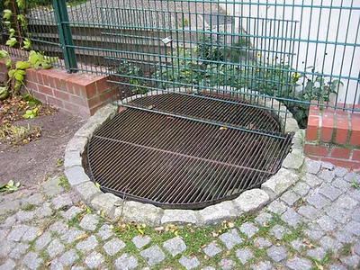 Feldsteinbrunnen, 14. Jh. Breite Straße 12