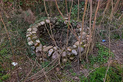 Feldsteinbrunnen, 14. Jh. Behnitz 8, Kolk