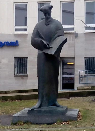 Marko-Marulic-Statue