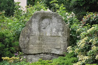Gedenkstein Oskar und Katharina Heinroth