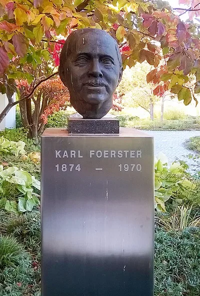 Karl-Foerster-Denkmal